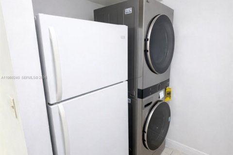 Copropriété à vendre à Hialeah, Floride: 2 chambres, 69.68 m2 № 2023599 - photo 12