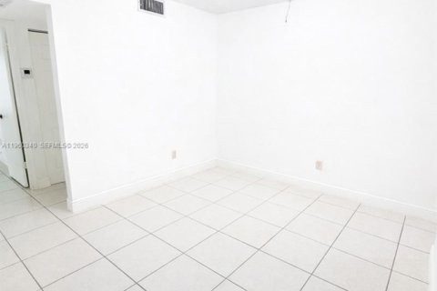 Copropriété à vendre à Hialeah, Floride: 2 chambres, 69.68 m2 № 2023599 - photo 7