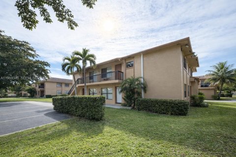 Copropriété à vendre à Hialeah, Floride: 2 chambres, 69.68 m2 № 2023599 - photo 3