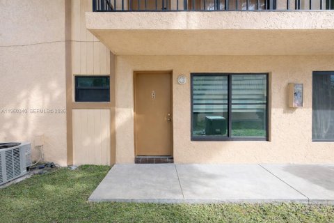 Copropriété à vendre à Hialeah, Floride: 2 chambres, 69.68 m2 № 2023599 - photo 4