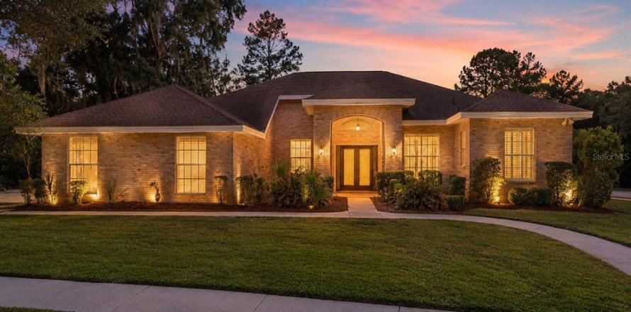 Casa en Spring Hill, Florida 5 dormitorios, 324.51 m2 № 2198463