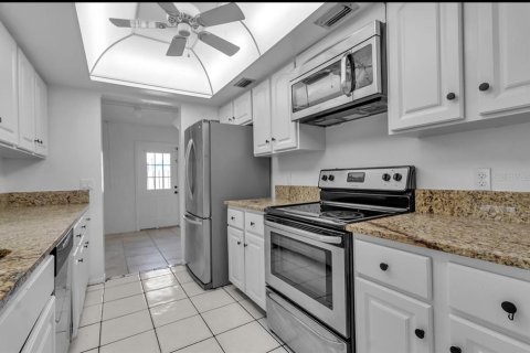 House in Port Charlotte, Florida 3 bedrooms, 138.05 sq.m. № 1801741 - photo 16