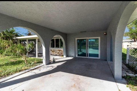 Casa en alquiler en Port Charlotte, Florida, 3 dormitorios, 138.05 m2 № 1801741 - foto 5