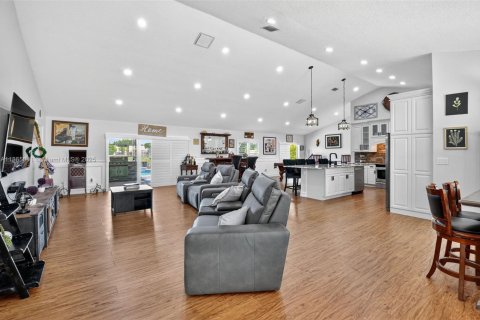 House in Boynton Beach, Florida 3 bedrooms, 211.72 sq.m. № 1922640 - photo 16
