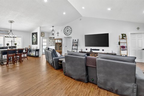 House in Boynton Beach, Florida 3 bedrooms, 211.72 sq.m. № 1922640 - photo 19