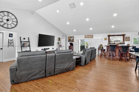 House in Boynton Beach, Florida 3 bedrooms, 211.72 sq.m. № 1922640 - photo 17