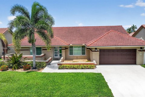 House in Boynton Beach, Florida 3 bedrooms, 211.72 sq.m. № 1922640 - photo 1