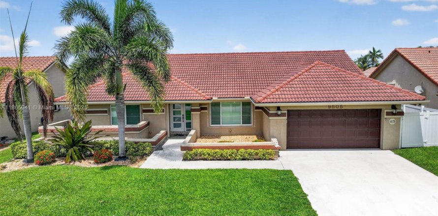 House in Boynton Beach, Florida 3 bedrooms, 211.72 sq.m. № 1922640