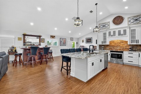 House in Boynton Beach, Florida 3 bedrooms, 211.72 sq.m. № 1922640 - photo 5