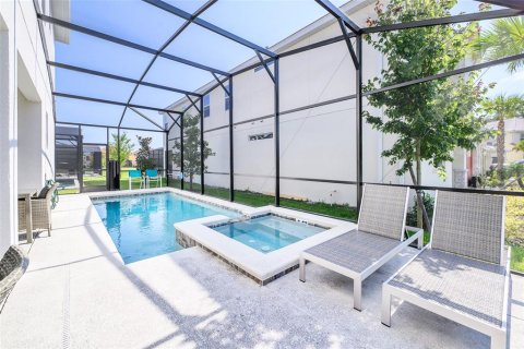 House in Kissimmee, Florida 12 bedrooms, 442.4 sq.m. № 1552945 - photo 2