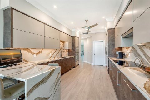 Купить кондоминиум в Лонгбоут-Ки, Флорида 8 комнат, 239.69м2, № 2166247 - фото 12