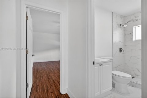 Casa en venta en Miami, Florida, 3 dormitorios, 229.47 m2 № 2033412 - foto 17