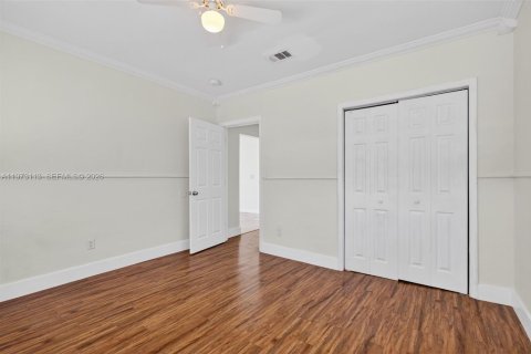 Casa en venta en Miami, Florida, 3 dormitorios, 229.47 m2 № 2033412 - foto 13