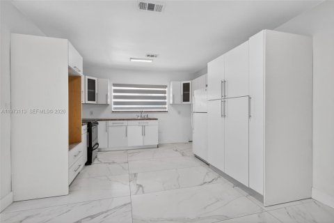 Casa en venta en Miami, Florida, 3 dormitorios, 229.47 m2 № 2033412 - foto 23