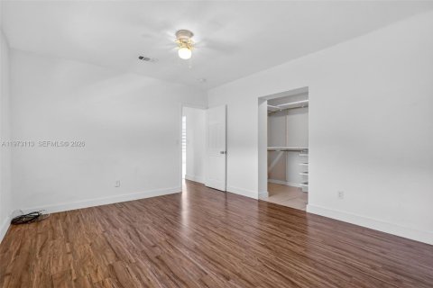 Casa en venta en Miami, Florida, 3 dormitorios, 229.47 m2 № 2033412 - foto 19