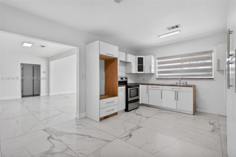 Casa en venta en Miami, Florida, 3 dormitorios, 229.47 m2 № 2033412 - foto 26