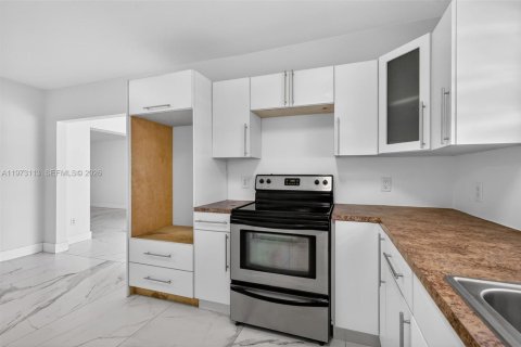 Casa en venta en Miami, Florida, 3 dormitorios, 229.47 m2 № 2033412 - foto 25