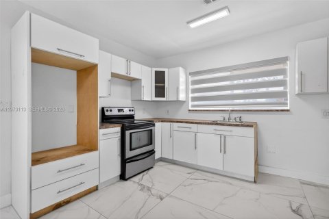 Casa en venta en Miami, Florida, 3 dormitorios, 229.47 m2 № 2033412 - foto 24