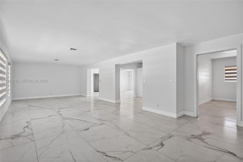 Casa en venta en Miami, Florida, 3 dormitorios, 229.47 m2 № 2033412 - foto 30