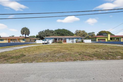 Casa en venta en Miami, Florida, 3 dormitorios, 229.47 m2 № 2033412 - foto 2