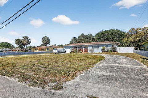 Casa en venta en Miami, Florida, 3 dormitorios, 229.47 m2 № 2033412 - foto 3