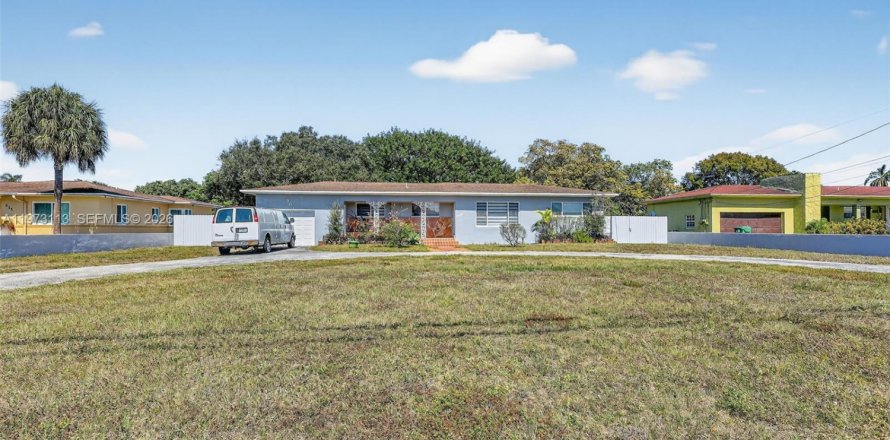 Casa en Miami, Florida 3 dormitorios, 229.47 m2 № 2033412