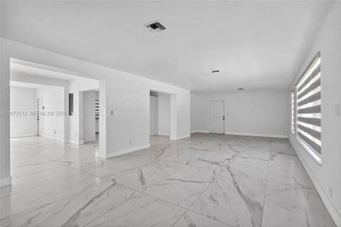 Casa en venta en Miami, Florida, 3 dormitorios, 229.47 m2 № 2033412 - foto 27
