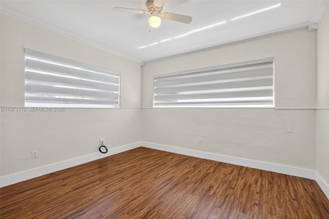Casa en venta en Miami, Florida, 3 dormitorios, 229.47 m2 № 2033412 - foto 12