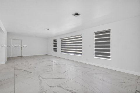 Casa en venta en Miami, Florida, 3 dormitorios, 229.47 m2 № 2033412 - foto 28