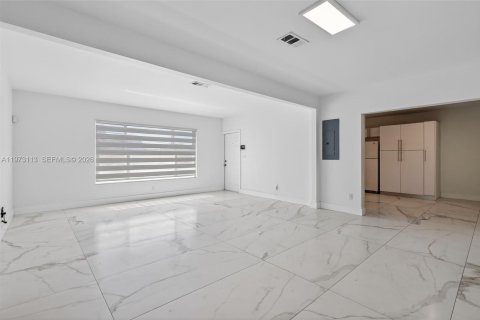 Casa en venta en Miami, Florida, 3 dormitorios, 229.47 m2 № 2033412 - foto 22