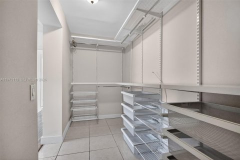 Casa en venta en Miami, Florida, 3 dormitorios, 229.47 m2 № 2033412 - foto 20