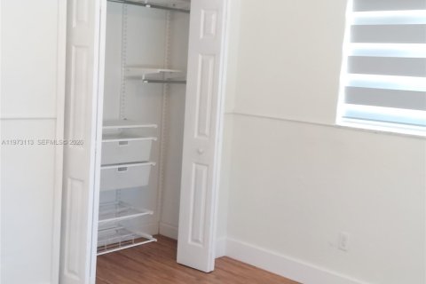 Casa en venta en Miami, Florida, 3 dormitorios, 229.47 m2 № 2033412 - foto 14