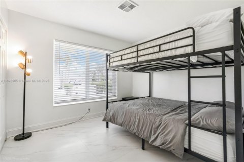 Casa en alquiler en Deerfield Beach, Florida, 4 dormitorios, 222.97 m2 № 1798995 - foto 13