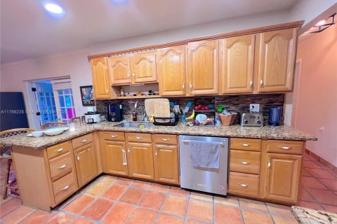 Casa en venta en Miami, Florida, 3 dormitorios, 210.42 m2 № 1867313 - foto 6