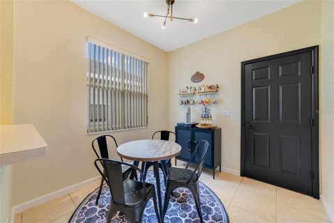 House in Kissimmee, Florida 3 bedrooms, 166.85 sq.m. № 1725353 - photo 8