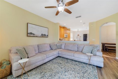 House in Kissimmee, Florida 3 bedrooms, 166.85 sq.m. № 1725353 - photo 9