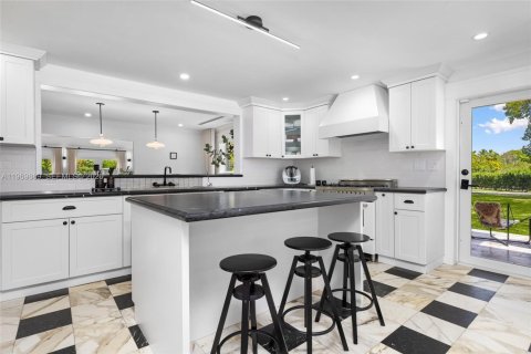 House in Southwest Ranches, Florida 4 bedrooms, 302.86 sq.m. № 2030694 - photo 16