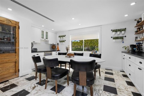 House in Southwest Ranches, Florida 4 bedrooms, 302.86 sq.m. № 2030694 - photo 15