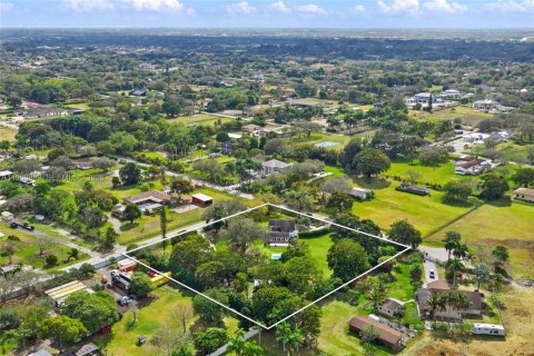 House in Southwest Ranches, Florida 4 bedrooms, 302.86 sq.m. № 2030694 - photo 3