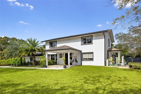 House in Southwest Ranches, Florida 4 bedrooms, 302.86 sq.m. № 2030694 - photo 6