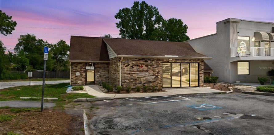 Immobilier commercial à Spring Hill, Floride 180.51 m2 № 2102269