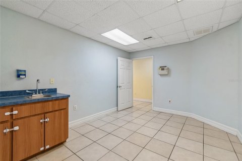 Immobilier commercial à vendre à Spring Hill, Floride: 180.51 m2 № 2102269 - photo 27