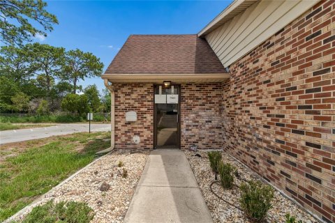 Immobilier commercial à vendre à Spring Hill, Floride: 180.51 m2 № 2102269 - photo 13