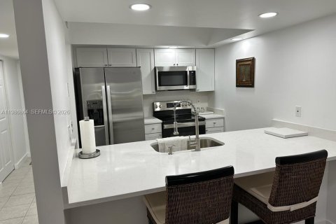 Condo in Vero Beach, Florida, 2 bedrooms  № 2044943 - photo 13