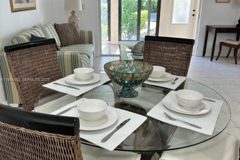 Condo in Vero Beach, Florida, 2 bedrooms  № 2044943 - photo 11