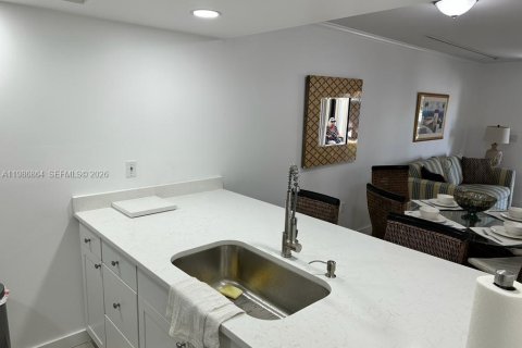 Condo in Vero Beach, Florida, 2 bedrooms  № 2044943 - photo 12