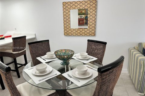 Condo in Vero Beach, Florida, 2 bedrooms  № 2044943 - photo 15