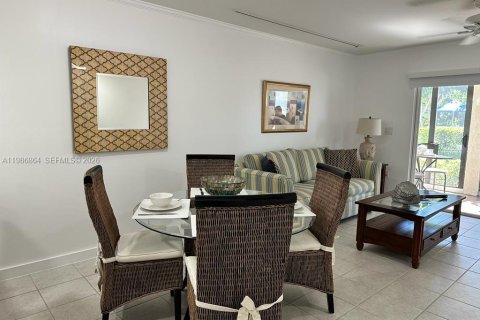 Condo in Vero Beach, Florida, 2 bedrooms  № 2044943 - photo 9