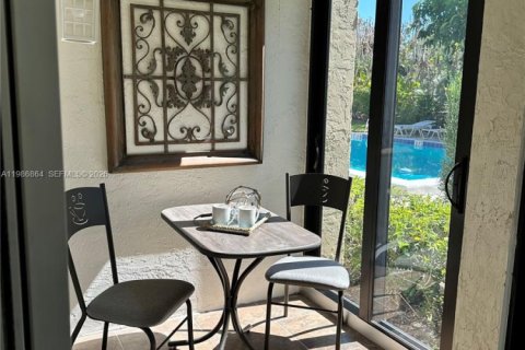 Condo in Vero Beach, Florida, 2 bedrooms  № 2044943 - photo 2