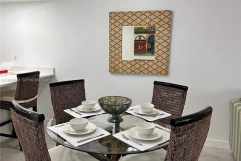 Condo in Vero Beach, Florida, 2 bedrooms  № 2044943 - photo 14